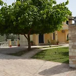 Elena מרטיאס