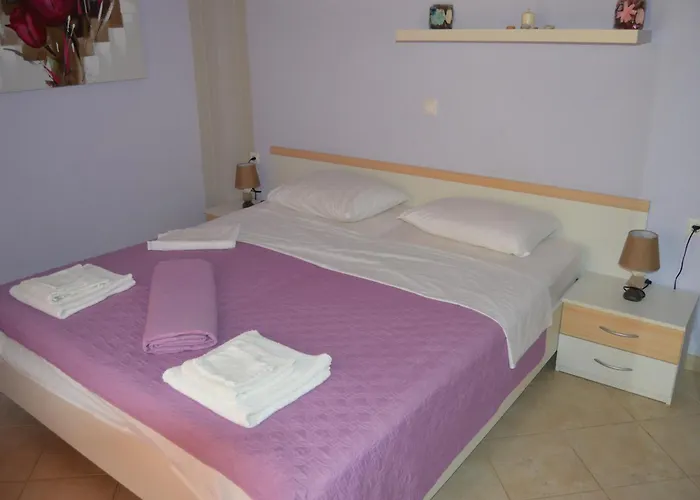 Elena * מרטיאס