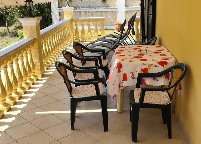 Elena דירה מרטיאס